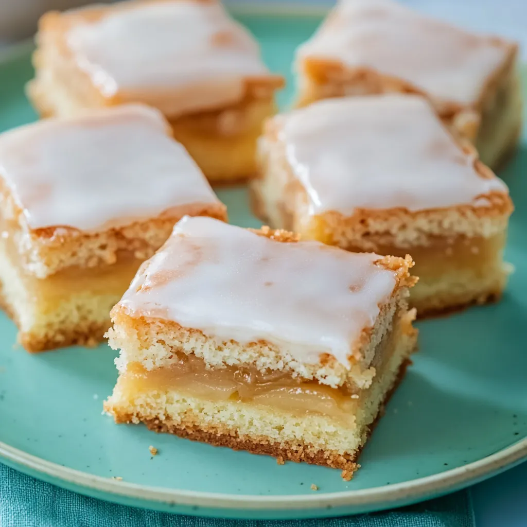 Gâteau à la compote de pommes - Le rapide gâteau aux pommes plat de Grand-mère