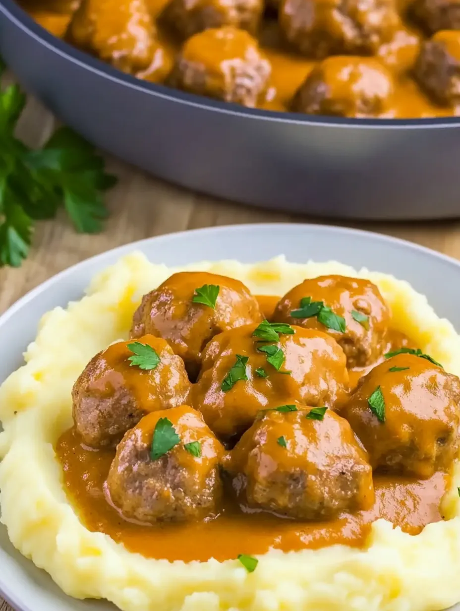 Boulettes en sauce crémeuse avec purée de pommes de terre moelleuse